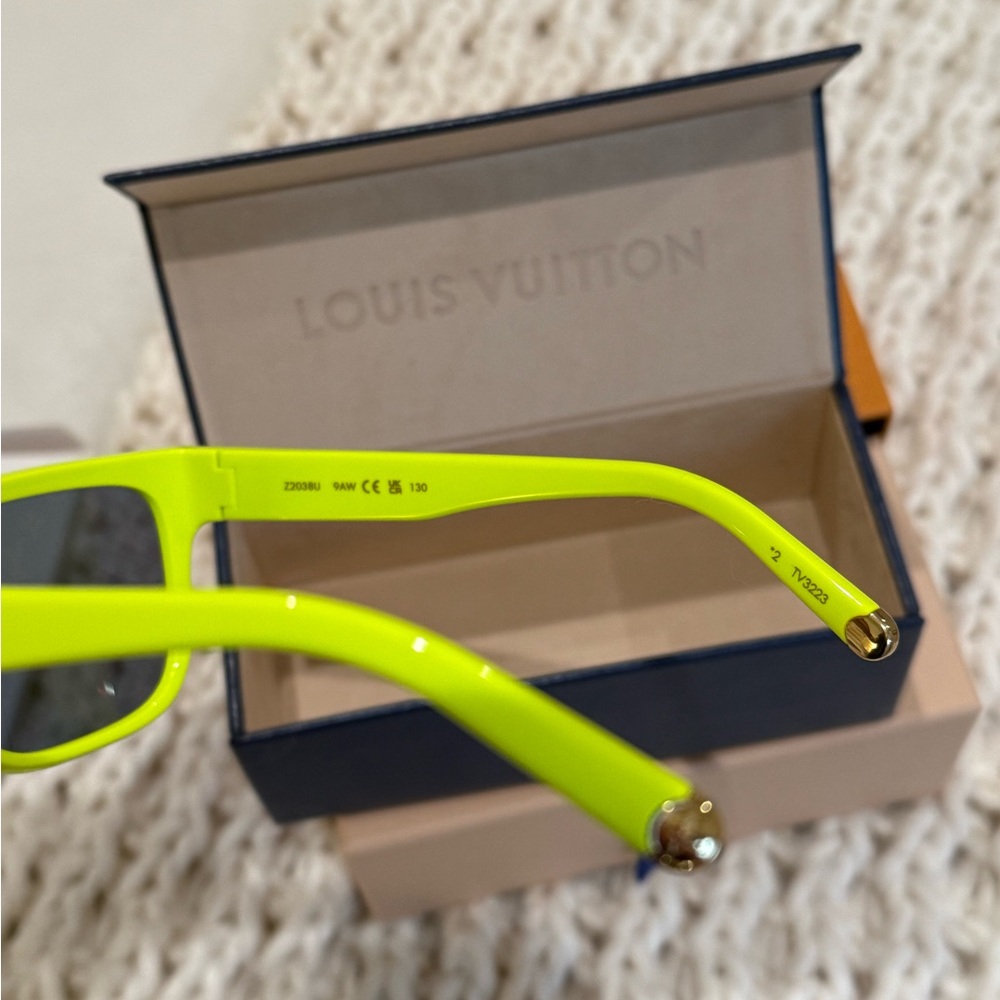 LOUIS VUITTON NEON LV SHADOW SQUARE SUNGLASSES - Picture 7 of 9